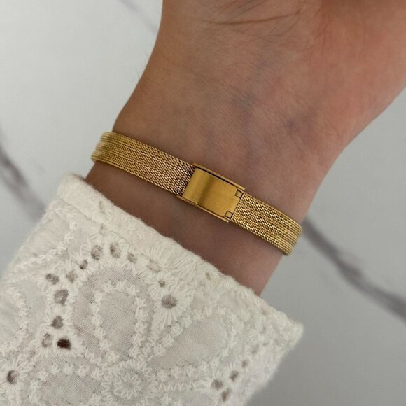 SKU0410 Gold White dial Women Fashion Round Watch stainless steel + gift bag - Picture 4 of 8